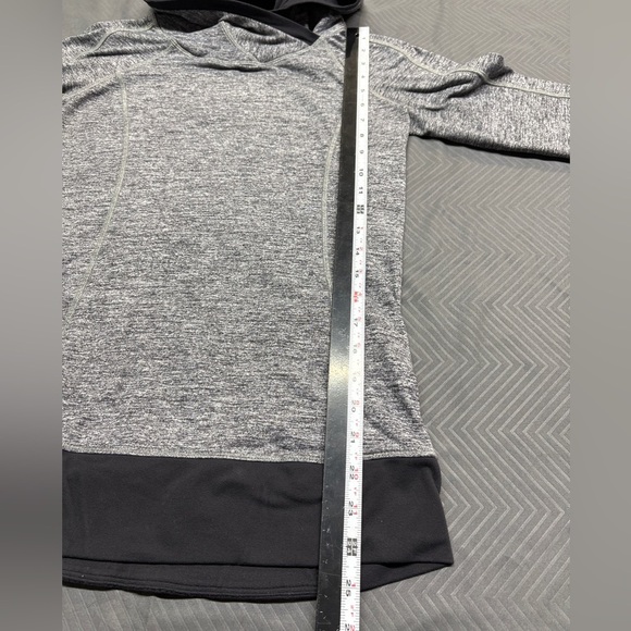 Lululemon Athletica Think Fast Gray Striped Women's Hoodie Size 6 - Picture 7 of 7
